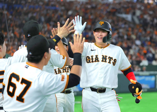 「よっしゃ。キミに決めた！」巨人・増田陸が“新相棒”と出会い同点２ラン　今季１号「気持ちよかったです！」