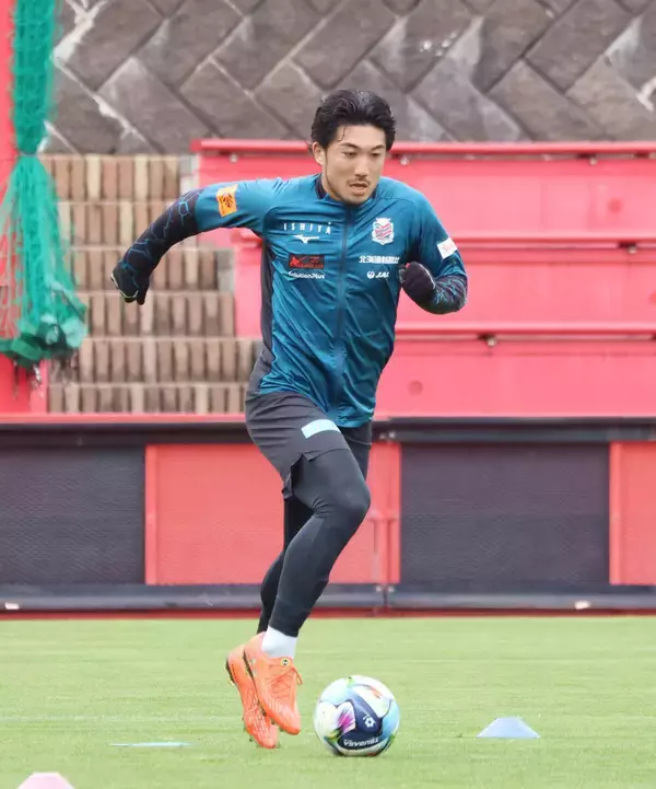 【Ｊ２札幌】ＤＦ浦上仁騎が１か月ぶりに全体練習に合流　右太もも肉離れから復帰し「パッション全開でやっていきたい」