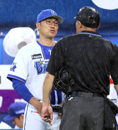 【ＤｅＮＡ】相川亮二監督が遅延行為で自身２度目の退場　川口責任審判が経緯説明「ジャッジだから」「打撃妨害だ」の押し問答