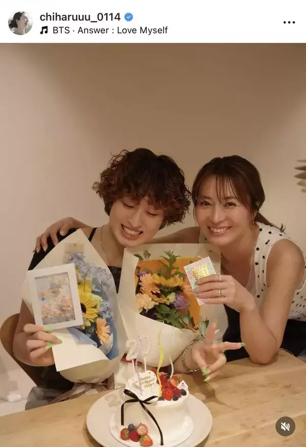 新山千春　娘のハタチをお祝い「一緒に飲めるなんて泣けちゃう」仲良しショット公開に「そっくり」「親子で美しい」