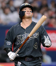 【オリックス】森友哉に代打・西野真弘　５戦ぶり先発も２打数無安打　８月は打率１割と本来の力発揮できず