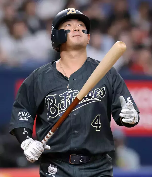 【オリックス】森友哉に代打・西野真弘　５戦ぶり先発も２打数無安打　８月は打率１割と本来の力発揮できず