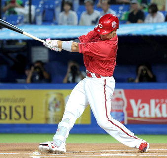 【広島】坂倉将吾が２戦連続Ｖ打＆中村奨成が待望の今季１号！２週間ぶりの連勝　中２日で先発の鈴木健矢が５回４失点で２勝目　救援陣が踏ん張ってヤクルトの追い上げかわす