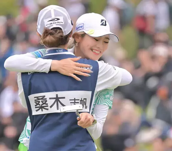 【女子ゴルフ】桑木志帆「久美さんのために勝とうと」　キャディーは涙「みんなに愛されるプロゴルファー」