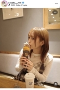 「⁡＃食欲の秋」山本彩、わんこクレープをパクッ！幸せ全開ショットが「尊すぎる」「最高にかわいい」「笑顔が素敵すぎ」
