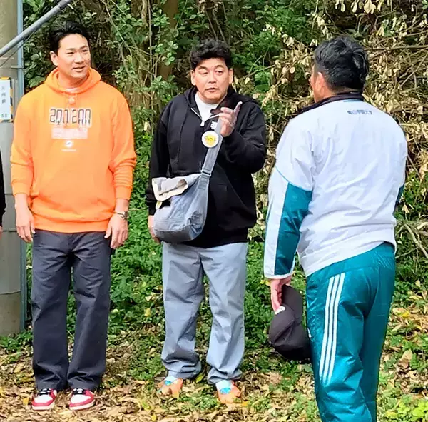 箱根駅伝連覇を狙う青学大が巨人の田中将大、サンドウィッチマンらから激励受ける