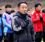 「町田・黒田剛監督　不適切指導と暴言でのけん責処分に「ノーコメント」「私はクラブの指示に従います」」の画像1