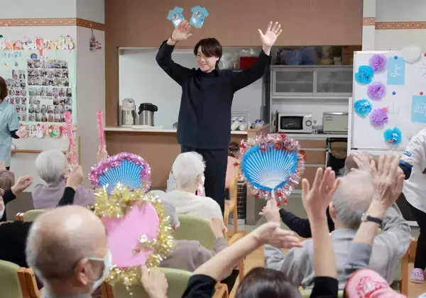 日本ハム・山崎福也が特別養護老人ホームを訪問「なるべく北海道という地で、こういう活動をしたい」