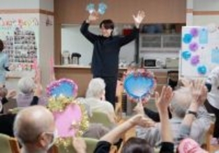 日本ハム・山崎福也が特別養護老人ホームを訪問「なるべく北海道という地で、こういう活動をしたい」