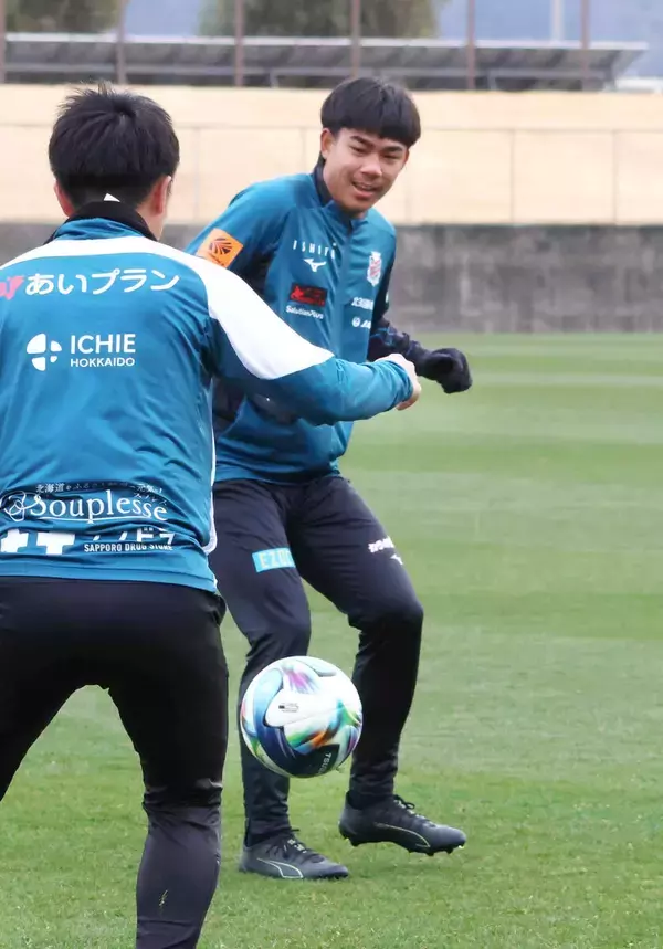 【Ｊ２札幌】１８歳新加入ＦＷティラパット・プルートンが全体練習初合流　目指せタイの英雄チャナティップ