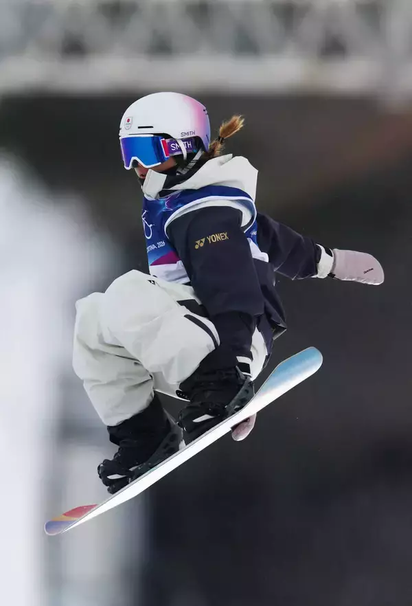 【五輪】２大会連続メダルへ…スノボ女子ＨＰ・冨田せなが９位で決勝進出　珍しくガッツポーズ「気がついたらしていました」