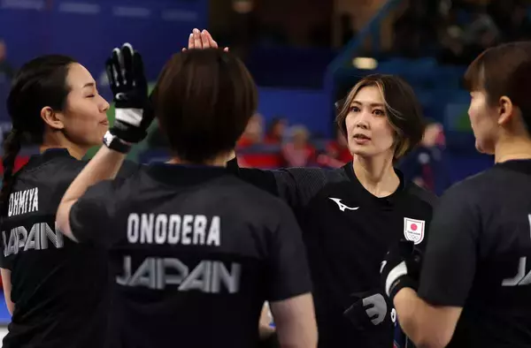 【五輪】カーリング日本女子　負けられない１戦　前半は強豪カナダに３ー６…１次リーグ第６戦