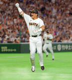 「ベンチで「キシと山ちゃんのリード見ています」代打逆転３ランの巨人・大城卓三、捕手での先発０も返り咲き諦めない」の画像1