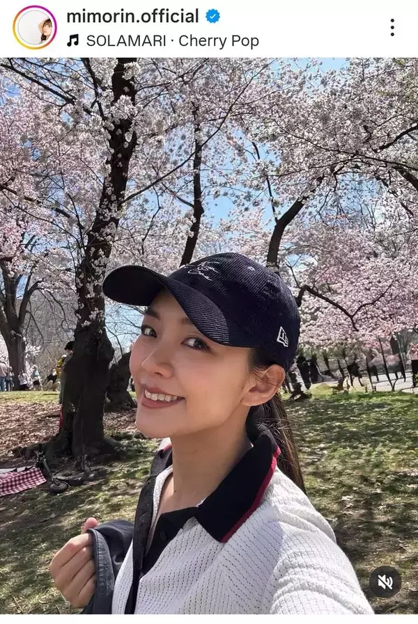 プロレスラー、オカダ・カズチカの妻　移住先で最新ショット！満開の桜に「びっくりです」三森すずこがカワイイ