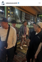千鳥・ノブ、仲の良さうかがえる豪華メンバー大集合ショット公開！「撮影？！」「イケオジ軍団」
