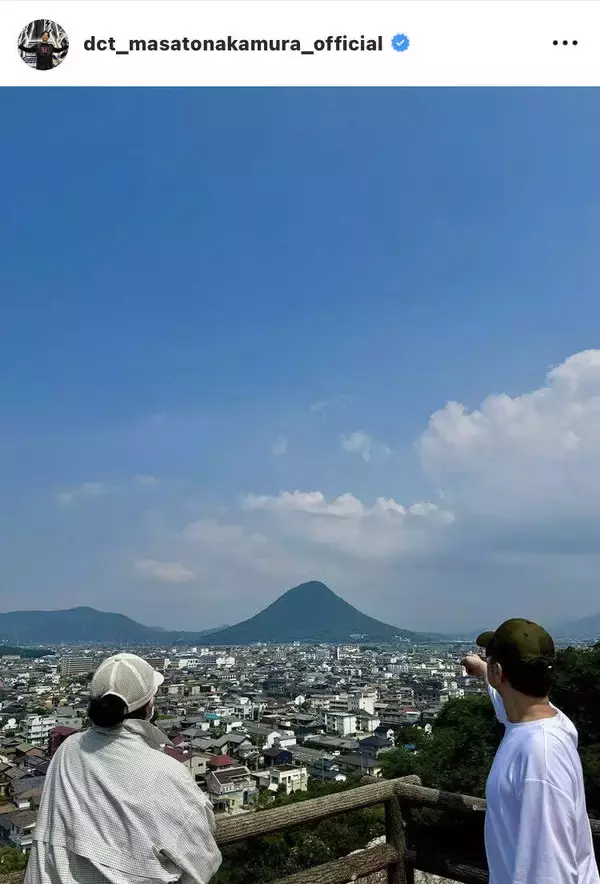 ドリカムの２ショットに「キュンとしちゃう」　絶景眺める後ろ姿が「わぁ　すてき」「本当になかよし」と話題！