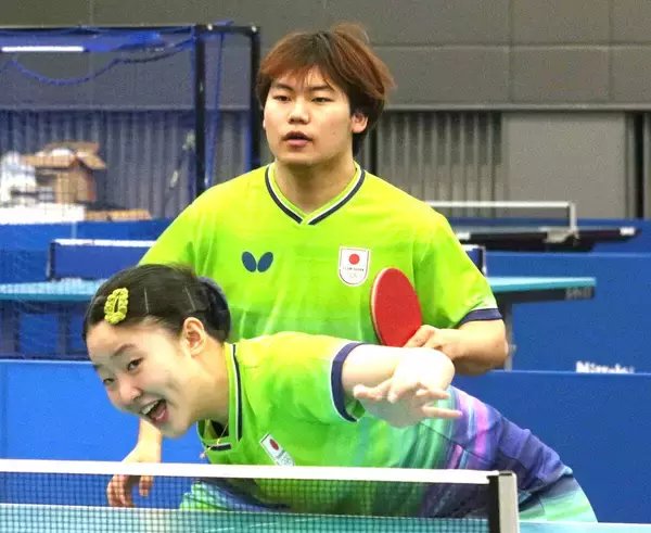 【卓球】１９歳・松島輝空、１８歳・張本美和ペアが苦しみながらも１６強　北朝鮮をフルゲームで撃破　崖っぷちから５連続得点　今夜団体戦でともに日韓戦
