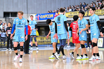 【バレー天皇杯】昨年王者・サントリーが準々決勝敗退　高橋藍「今日のチームで負けたことが悔しい」…Ｖ北海道に１―３で連覇の夢破れる