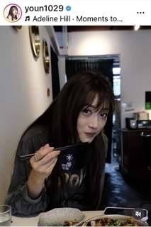 美背中ぱっくり！韓国出身のモデル・ヨンア、海外で大胆ドレス姿に反響「すごい…」「女神」「なぜそんなに」「目の保養」