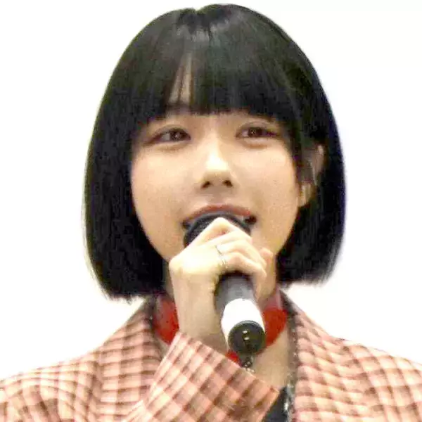 あのちゃん、池田エライザとのツーショットを公開！「お揃いキーホルダープレゼントしてくれてハッピーだった日」