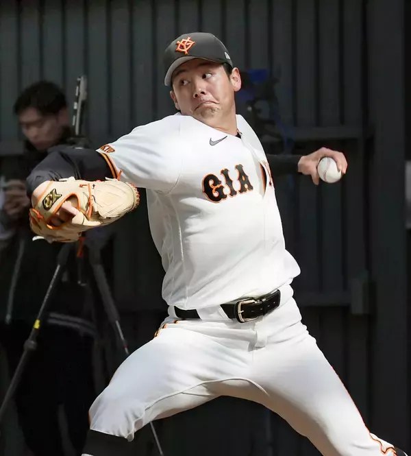 【巨人】ドラ１竹丸和幸が同じ左腕の2人のコーチからの指導に「技術的な話をうまく自分のものに」３度目のブルペン入り