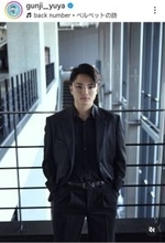 「誰これ」「勘違いするな」別人級イケメンの正体「誰かわかんない」「俳優かと」「ビジュ大優勝」「鼻血出る」モデル姿の郡司裕也