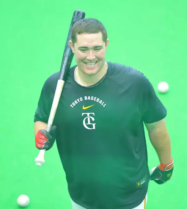 【巨人】リチャードが「２時間打ちました！」骨折からの復帰へ順調アピール　ジャイアンツ球場でバット振りまくり