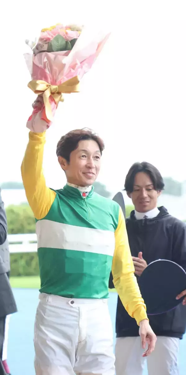 武豊が国内外通算５０００勝「まだまだ伸ばしていきたい」初勝利から３９年４か月　「おやじのふるさと」でＪＲＡ生え抜き初の大台