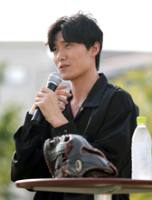 映画「栄光のバックホーム」主演の松谷鷹也が阪神２軍戦でファーストピッチセレモニー　横田慎太郎さんの命日に「特別な一球になりました」