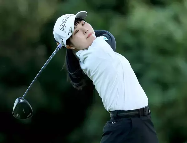 【女子ゴルフ】尾関彩美悠「ビックリ」　圧巻イーグルで２３位→３位浮上　渋野、桑木に続く岡山出身メジャーＶ狙う