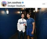 「大谷翔平が「マジでデカすぎ」　新チームメートと２ショットにファン沸く「タッカーが細く見える」「最高で最強！」」の画像1