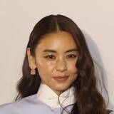 「滝沢眞規子、赤キャップ姿で愛犬とお散歩ショット！「８頭身！」「お散歩姿すらオシャレ」など話題沸騰中」の画像1