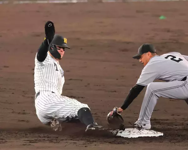 【阪神】佐藤輝明の二盗から坂本誠志郎の２点適時打　５点ビハインドから田中将大に反撃