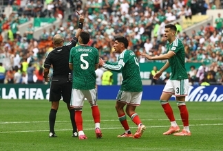 【Ｗ杯】南アフリカ２人目の退場者に続きメキシコも１人退場…開幕戦はレッドカード３枚の“荒れ模様”