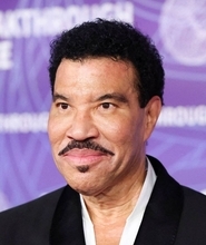 米大物歌手のライオネル・リッチー、体調不良でコンサートを急きょ中断→入院　容体は不明…米報道