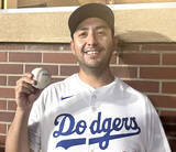 「大谷翔平の２８号ボールをキャッチしたのはコロラド在住のドジャースファン　でも山本由伸派「あの男は伝説だ」」の画像1