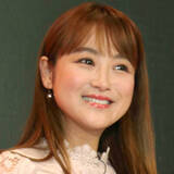 「鈴木奈々「ギャル時代の私！」衝撃の金髪ボブ×黒縁メガネ姿　「勉強が苦手で」学生時代の５教科合計点も衝撃」の画像1