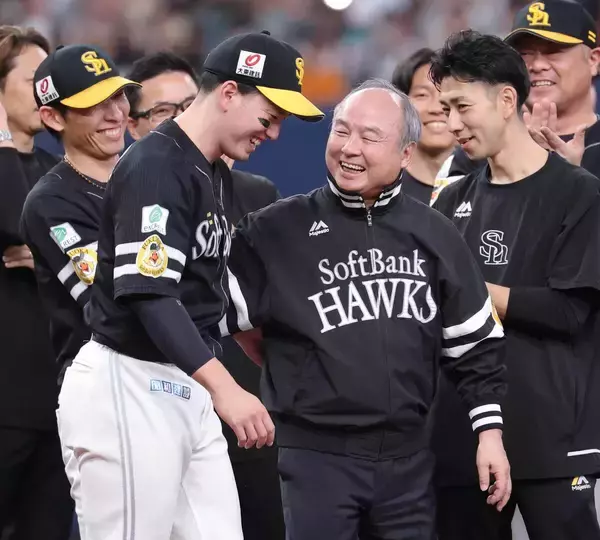 【ソフトバンク】５度舞った孫正義オーナー、小久保裕紀監督を絶賛「会社の経営にもつながるようなチームの指揮官として見事な役割」
