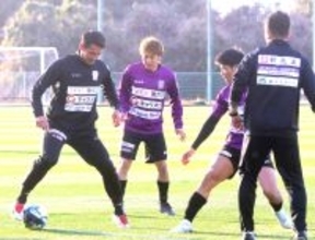 【Ｊ２藤枝】槙野智章監督キャンプイン「厳しく楽しくやりましょう」ＧＫ役務めるなど積極的に動き回る