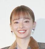 「「旦那さん幸せ者ーーー！」山本舞香、夫・マイファスＨｉｒｏの誕生日をお祝い！幼少期の写真も披露…電撃結婚から１年」の画像1