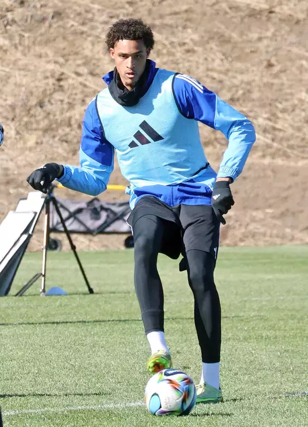 町田・原靖ＦＤ　新加入の１９７センチ大型ＦＷに感じる名助っ人の系譜「ちらっとイメージはある」