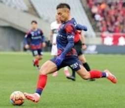 ＦＣ東京―鹿島でカラーボールを使用…雪の影響で　試合内容も“荒れ模様”王者・鹿島に前半で退場者