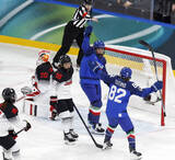 「【五輪】アイホ娘、第１ピリオドは０―２のビハインド　完全アウェーの第３戦イタリア戦」の画像1