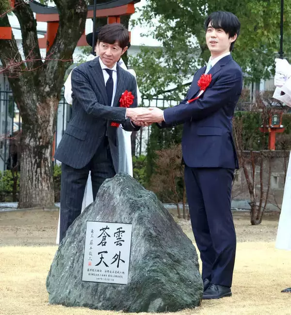 藤井聡太竜王の「永世竜王資格獲得記念碑」を設置　２月２８日から公開　石碑には竜王直筆の揮毫「雲外蒼天」　ＪＲＡ発表