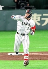 侍ジャパンのヒーローは２発４打点の鈴木誠也「熱い声援ありがとうございます」「何とかという思いで打席に立った」お立ち台で安どの表情