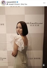 姉は電撃引退した女優　３１歳モデルが大胆背中見せ「お美しすぎる」「背中が綺麗」…改名した奈々未
