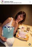 「ＡＢＥＭＡ美人アナ、誕生日でデコルテあらわな白ワンピ姿を披露！「めっちゃ可愛い」「あかねＬＯＶＥ」瀧山あかねアナ」の画像1