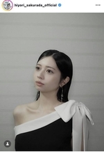 桜田ひより、ドレス姿で雰囲気ガラリ「大人」「美しすぎる」「透明感たるものや…」デコルテ＆美肩あらわ