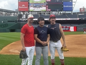 元巨人３戦士が再会　ブルージェイズ・岡本が、ナショナルズ・マイコラス＆グリフィンと談笑