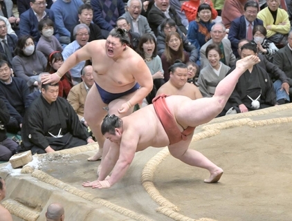 大の里は３連敗、豊昇龍は３敗守る　霧島が敗れ、２敗で首位は安青錦、霧島、熱海富士、阿炎、獅司の５人に